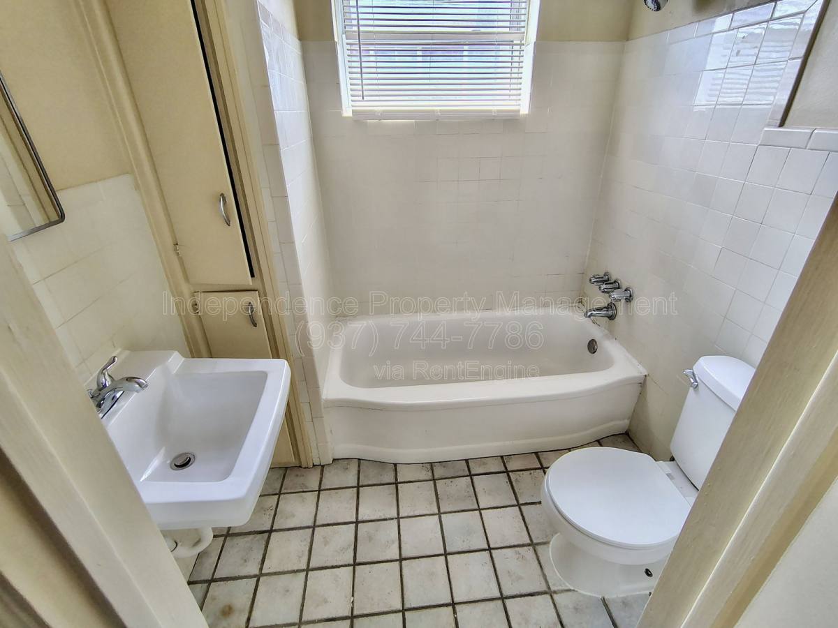 Apartment for rent at 4278 Catalpa Dr #4, Dayton, OH 45405