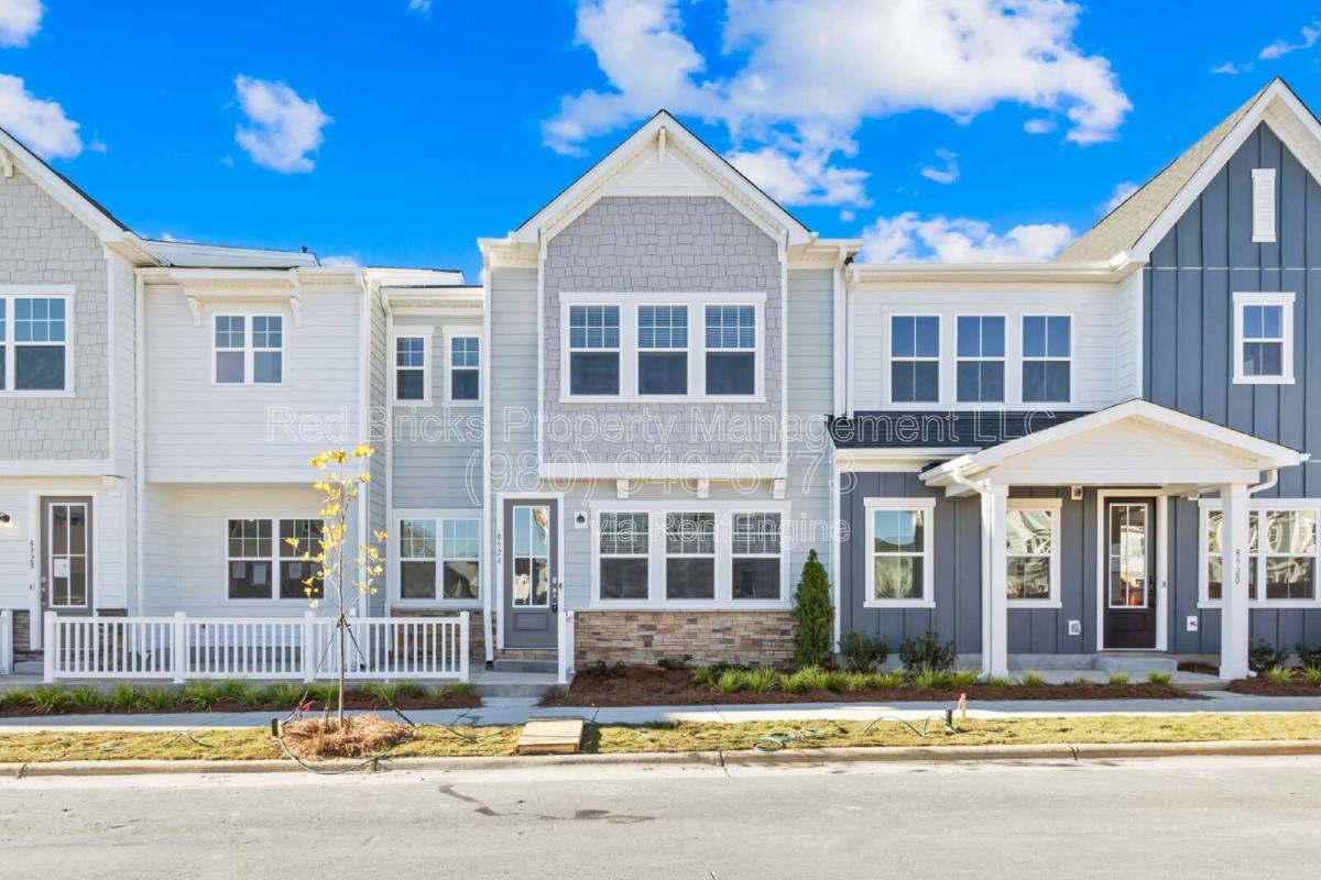 Townhouse for rent at 8924 Connover Hall Ave, Harrisburg, NC 28075