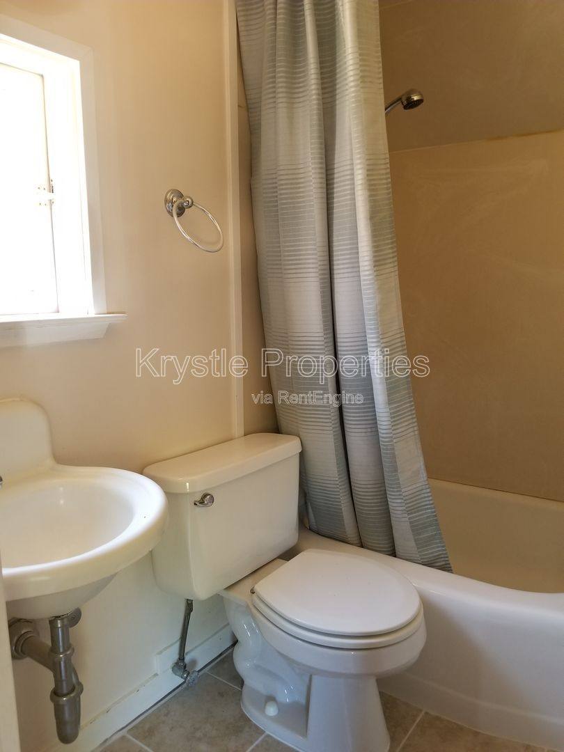 Apartment for rent at 50 Winslow Ave #B, Vallejo, CA 94590