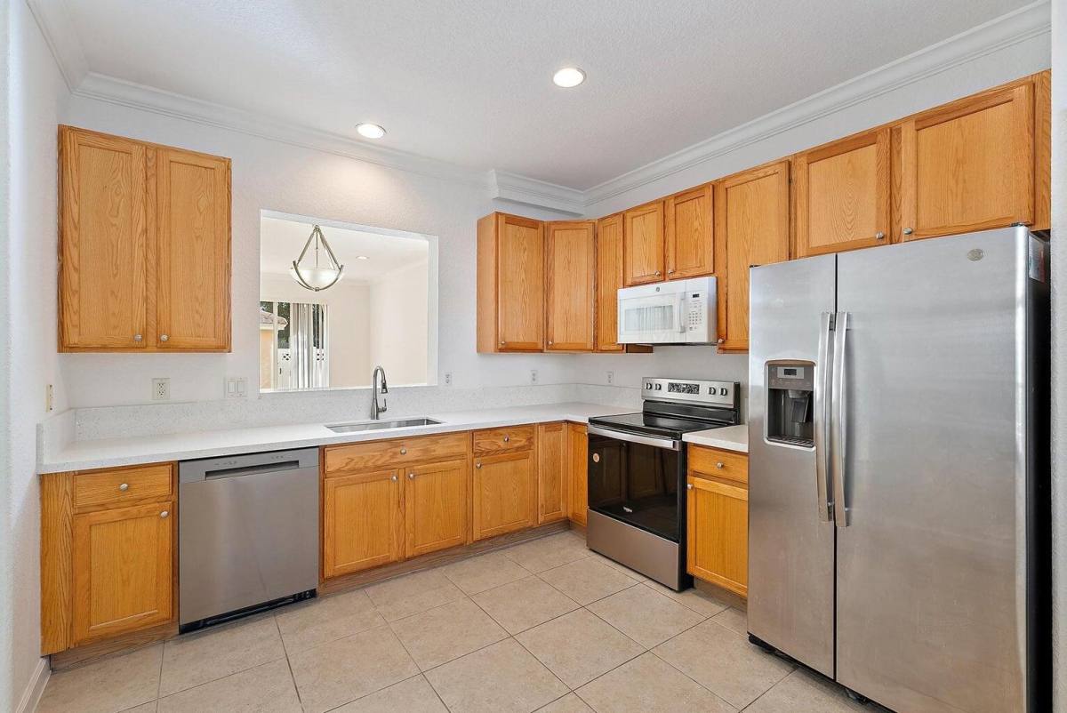 Townhouse for rent at 8050 Murano Circle, Palm Beach Gardens, FL 33418