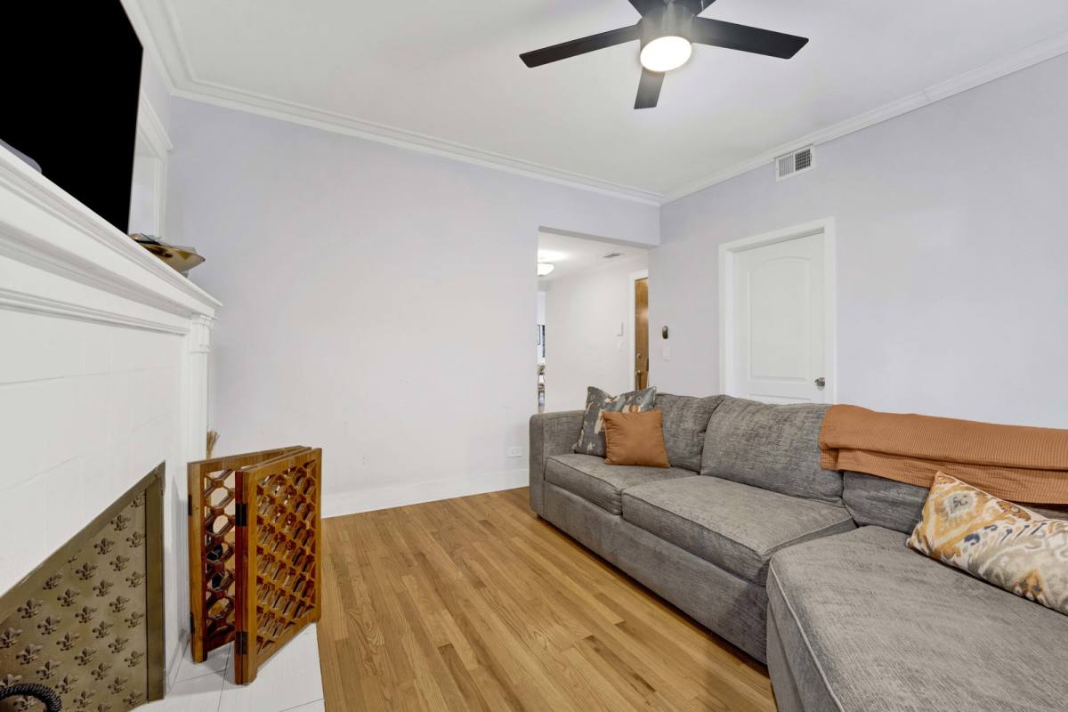 Apartment for rent at 3226 W Potomac Ave #1F, Chicago, IL 60651
