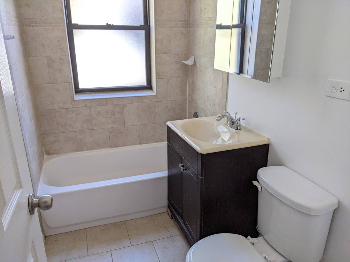 Apartment for rent at 1313 Oak Ave #C02, Evanston, IL 60201