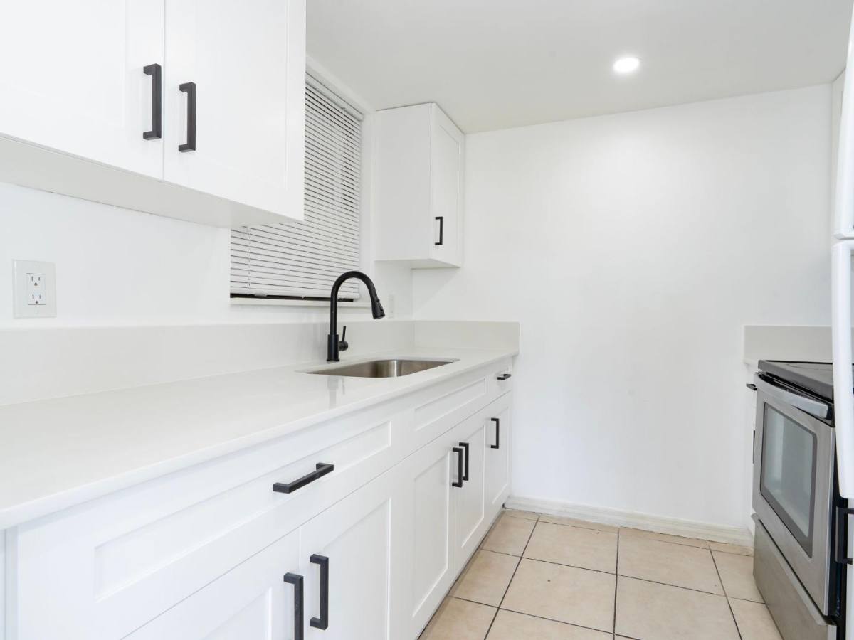 Apartment for rent at 1490 W 42nd Place #206, Hialeah, FL 33012