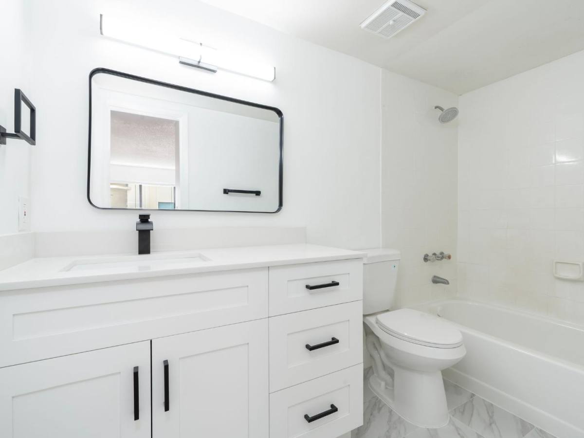 Apartment for rent at 1490 W 42nd Place #206, Hialeah, FL 33012