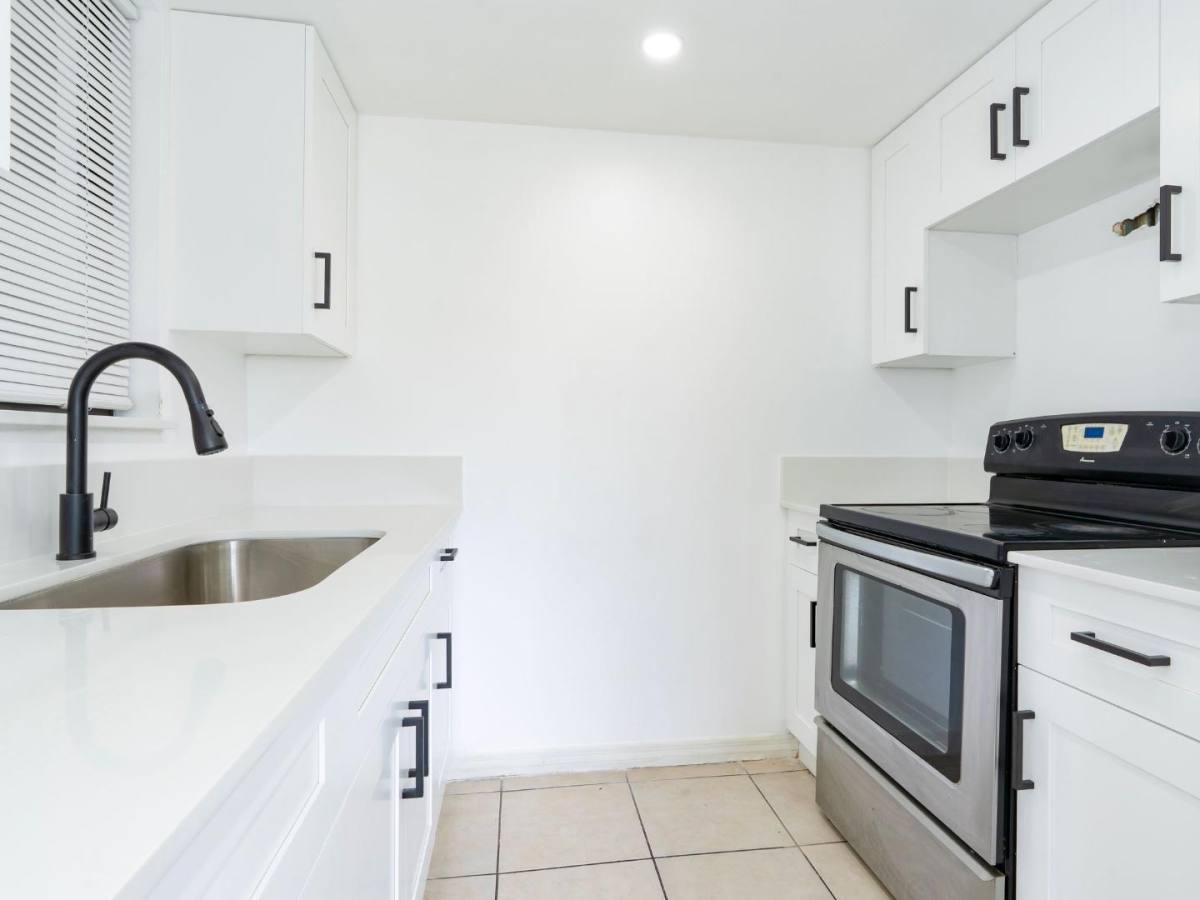 Apartment for rent at 1490 W 42nd Place #206, Hialeah, FL 33012