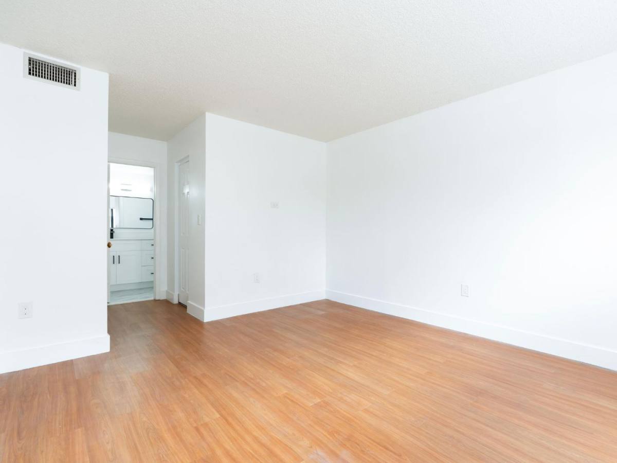 Apartment for rent at 1490 W 42nd Place #206, Hialeah, FL 33012