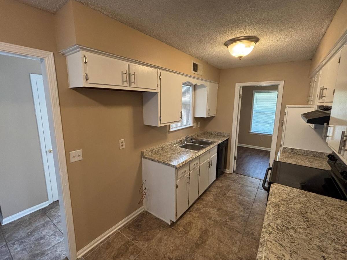 Apartment for rent at 6810 Sycamore Hill Dr, Memphis, TN 38135