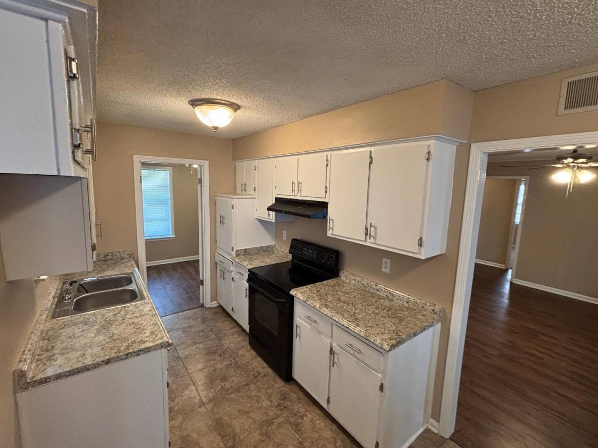 Apartment for rent at 6810 Sycamore Hill Dr, Memphis, TN 38135