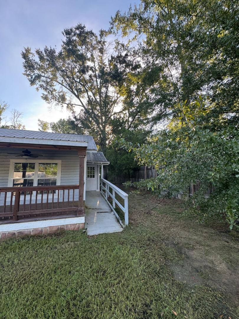 House for rent at 16590 SW Gaskin St, Blountstown, FL 32424