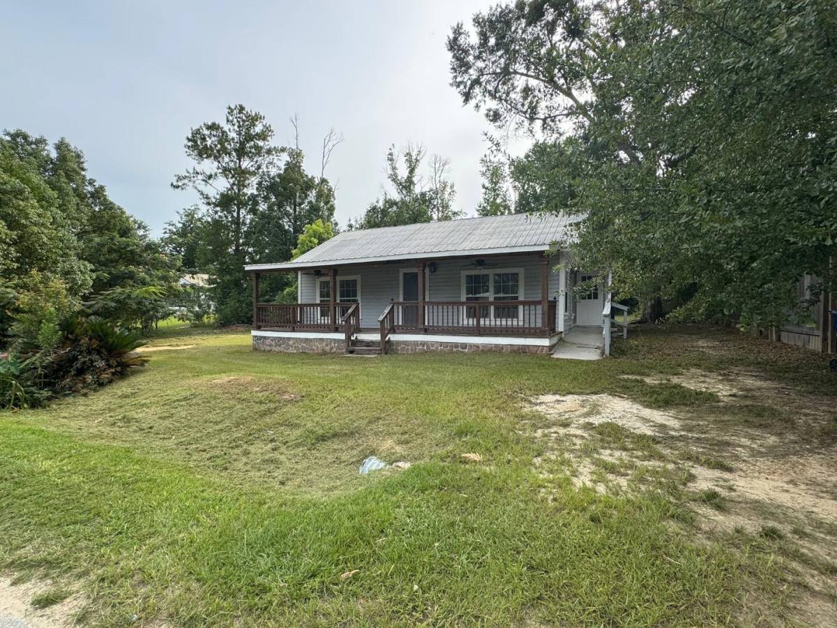 House for rent at 16590 SW Gaskin St, Blountstown, FL 32424