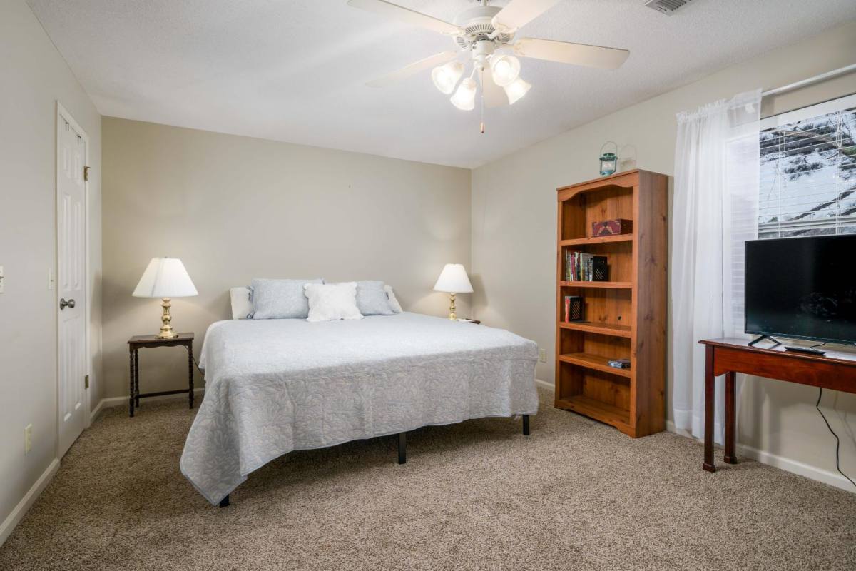 Townhouse for rent at 1032 Fairfax Dr, Tuscaloosa, AL 35406