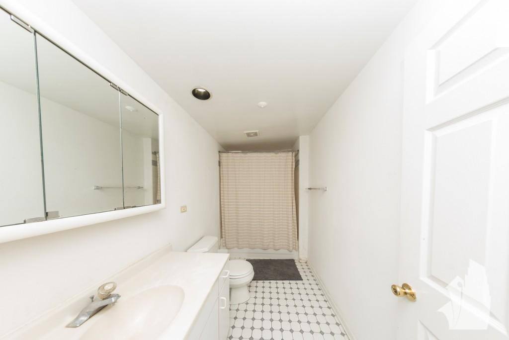 Apartment for rent at 2318 N Southport Ave #1F, Chicago, IL 60614