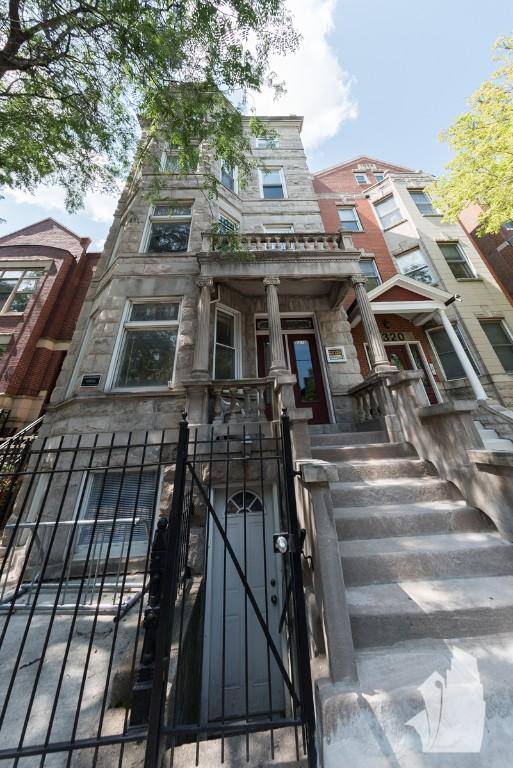 Apartment for rent at 2318 N Southport Ave #1F, Chicago, IL 60614