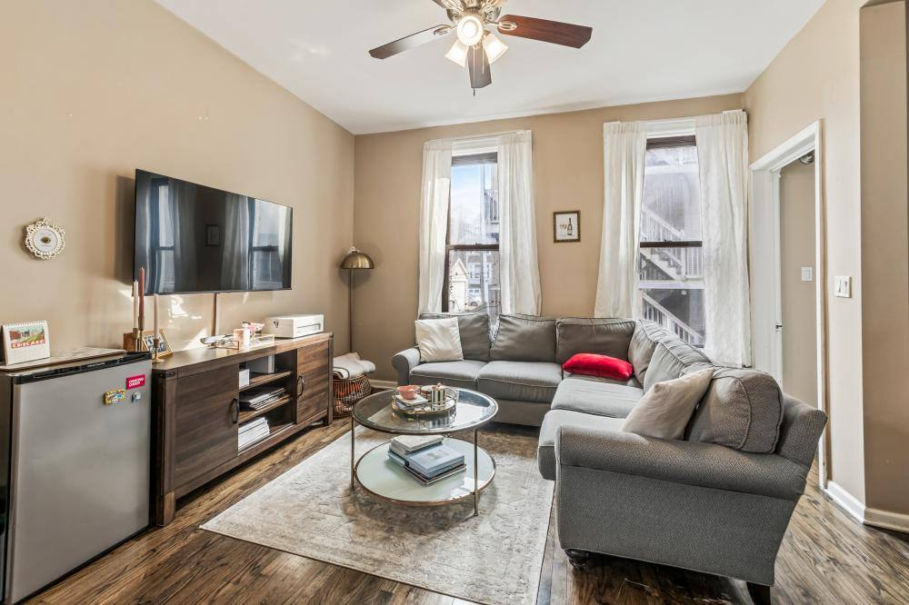 Apartment for rent at 1214 W Melrose St #CH, Chicago, IL 60657