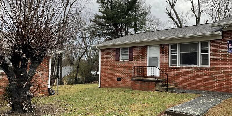 Townhouse for rent at 2 Sunset Dr, Weaverville, NC 28787