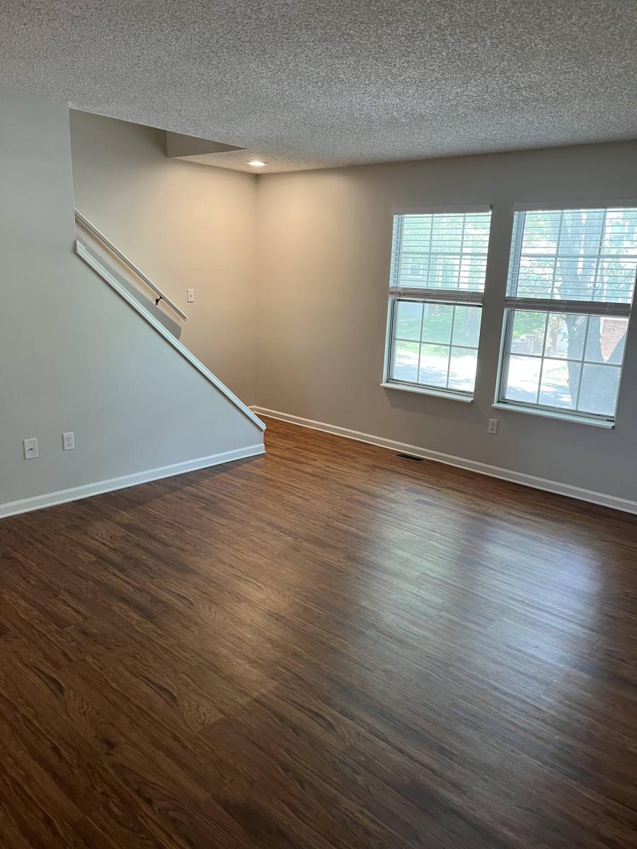 Townhouse for rent at 313 NW 3rd St, Blue Springs, MO 64014