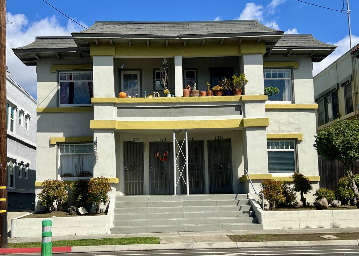Apartment for rent at 1243 E Broadway #1247, Long Beach, CA 90802