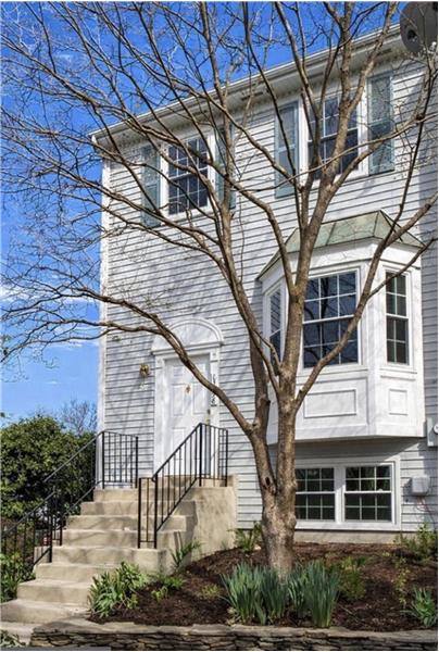Townhouse for rent at 13998 New Braddock Rd, Centreville, VA 20121