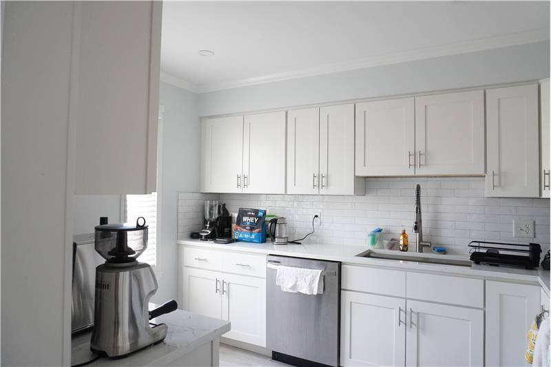 Townhouse for rent at 13998 New Braddock Rd, Centreville, VA 20121
