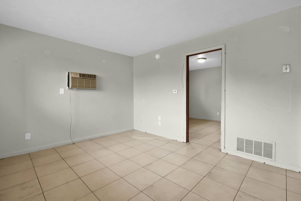 Apartment for rent at 3685 Cleveland Ave, Columbus, OH 43224