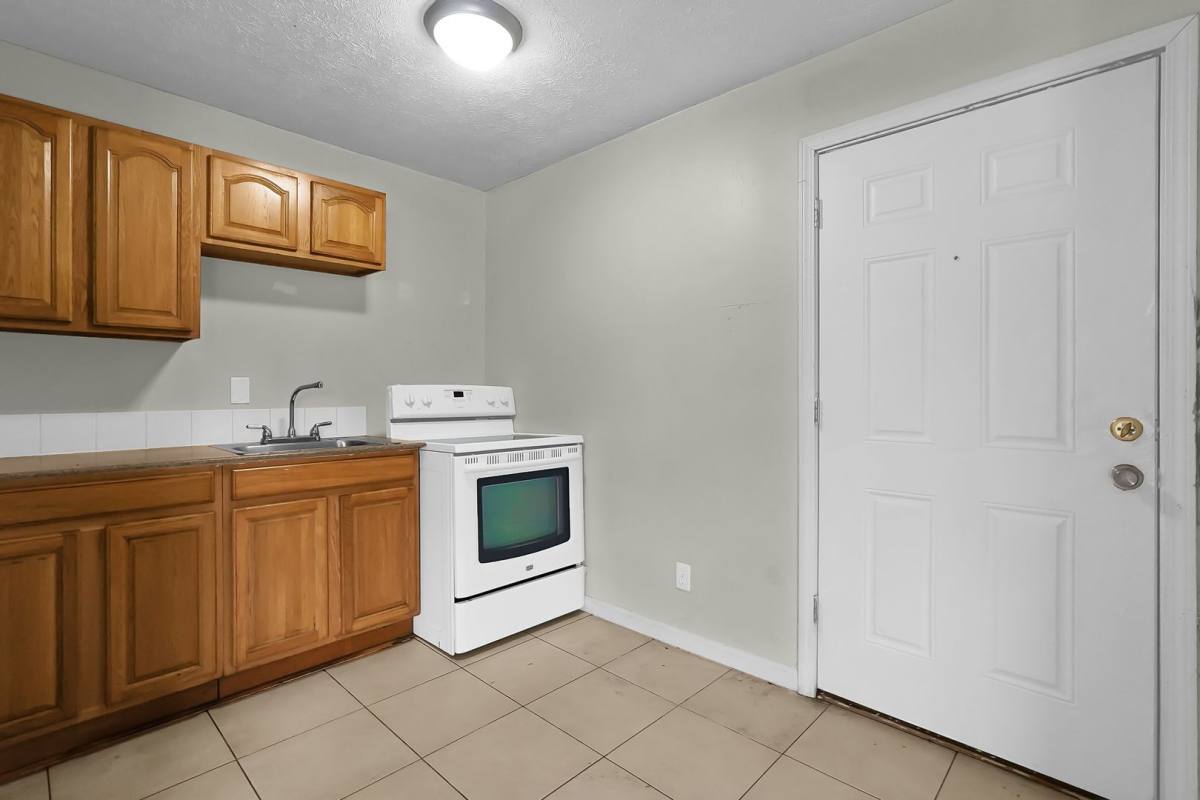 Apartment for rent at 3685 Cleveland Ave, Columbus, OH 43224