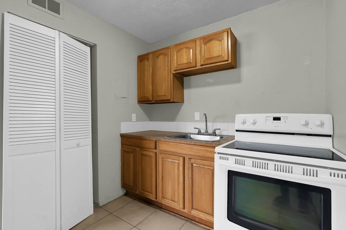 Apartment for rent at 3685 Cleveland Ave, Columbus, OH 43224