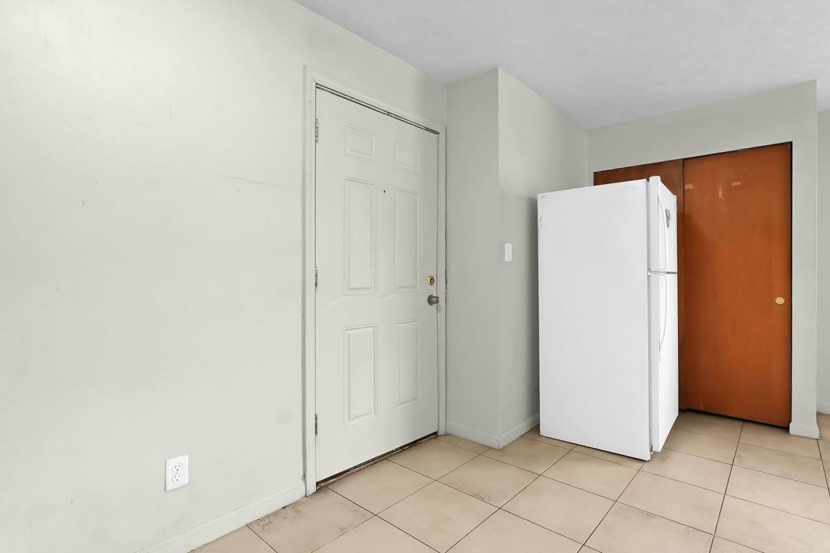 Apartment for rent at 3685 Cleveland Ave, Columbus, OH 43224