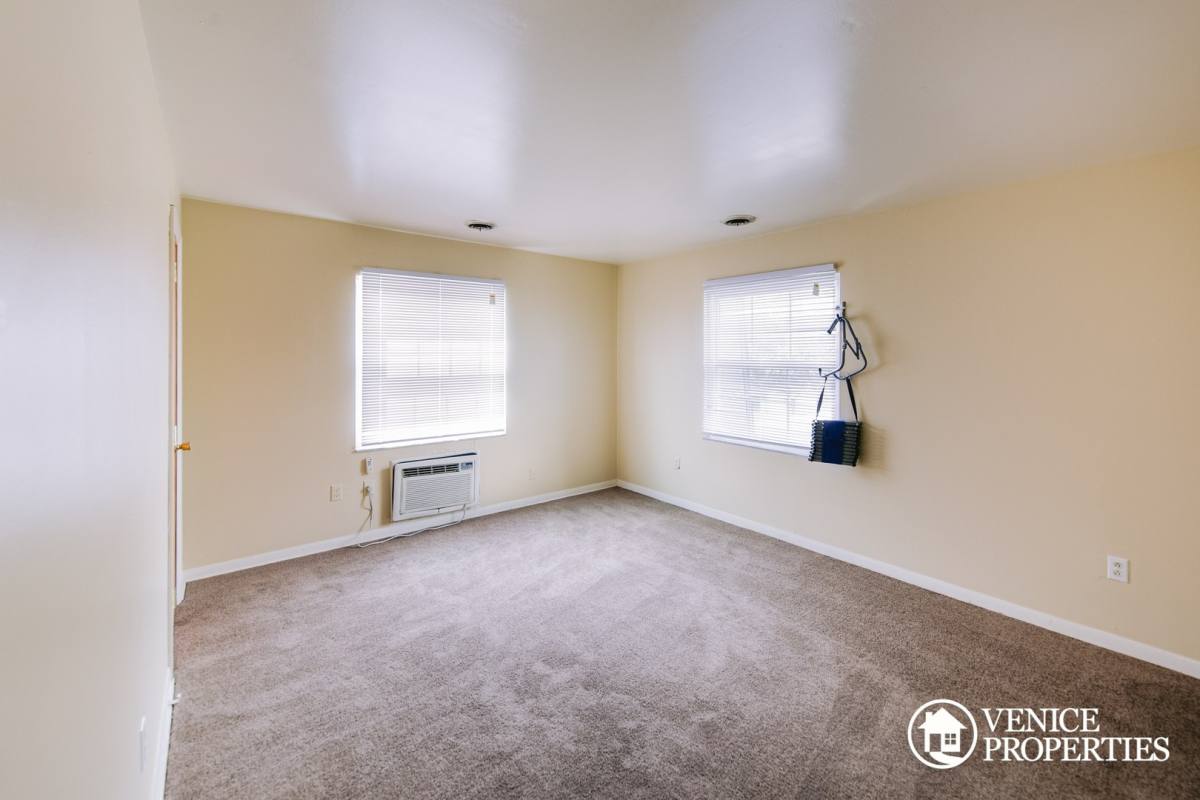 Townhouse for rent at 1669 N 4th St, Columbus, OH 43201