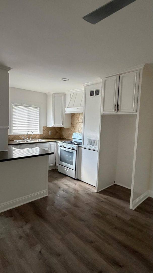 Apartment for rent at 7305 Kester Ave, Van Nuys, CA 91405