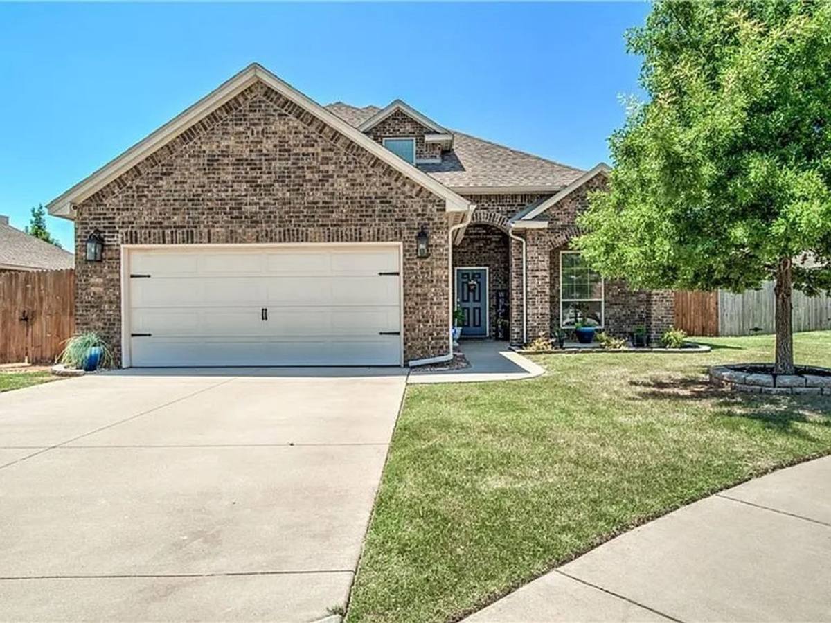 House for rent at 11008 SW 38th Circle, Mustang, OK 73064