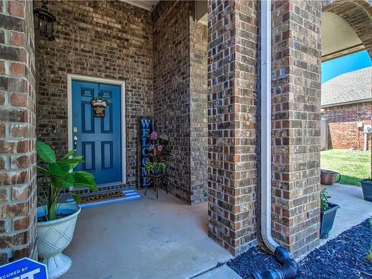 House for rent at 11008 SW 38th Circle, Mustang, OK 73064