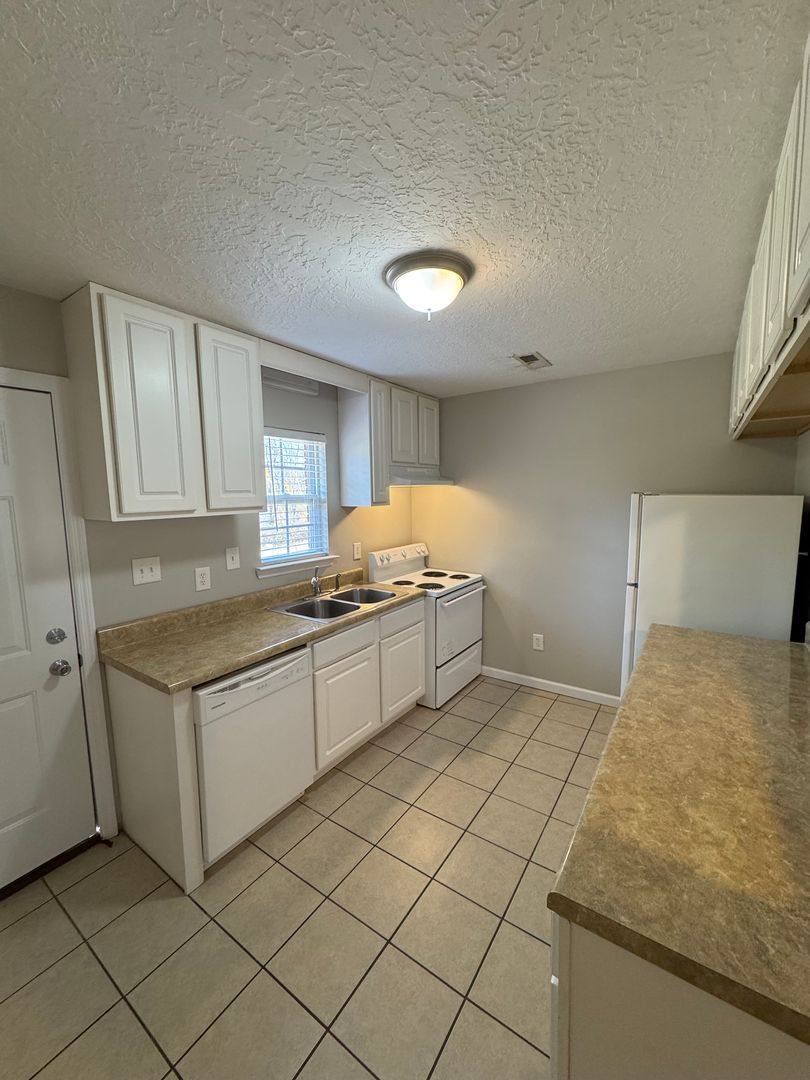 Apartment for rent at 105 Cooper Circle, Anniston, AL 36201