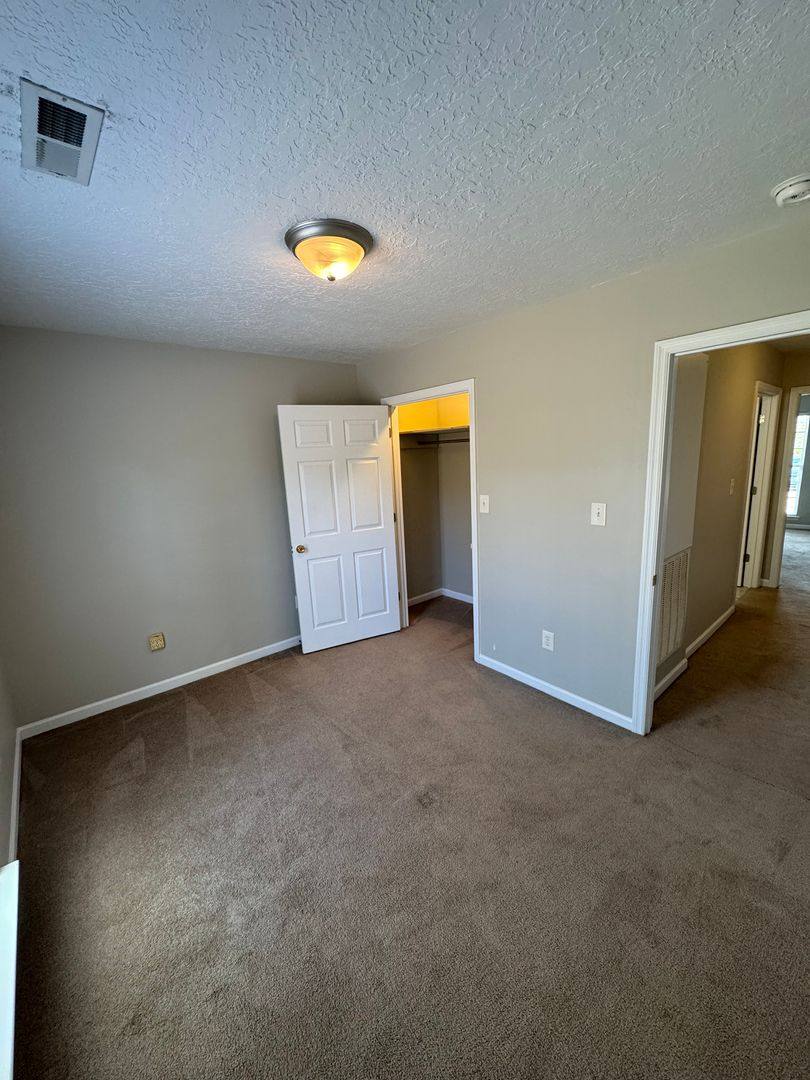 Apartment for rent at 105 Cooper Circle, Anniston, AL 36201