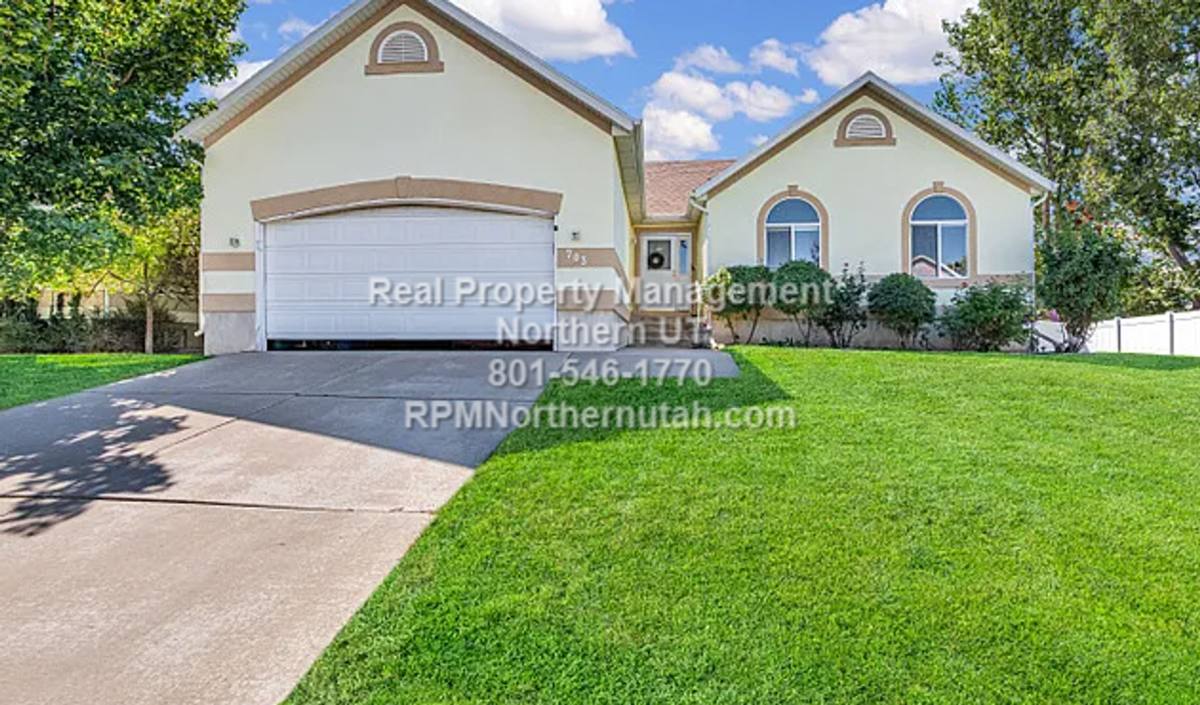 House for rent at 703 W 2175 N, Layton, UT 84041