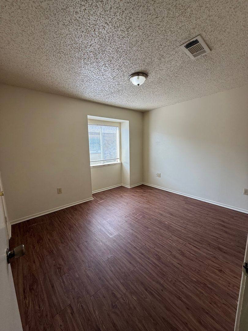 Apartment for rent at 8727 Granite Dr, Baton Rouge, LA 70810