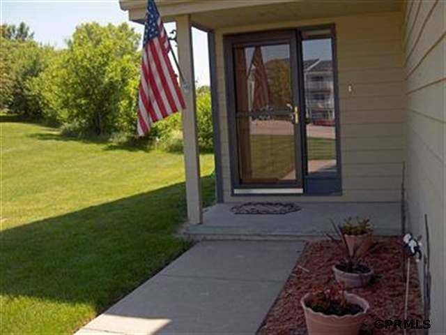 Townhouse for rent at 1105 Grenoble Dr, Bellevue, NE 68123