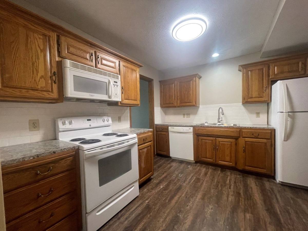 Townhouse for rent at 1105 Grenoble Dr, Bellevue, NE 68123