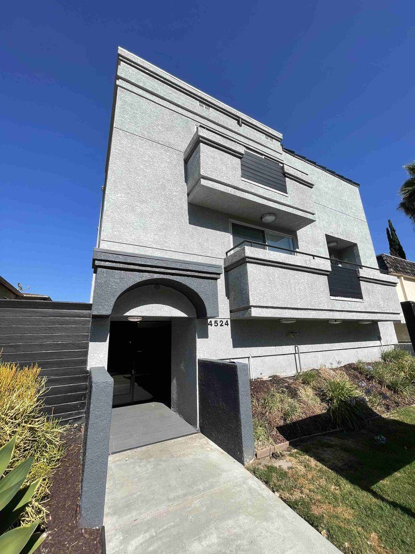Apartment for rent at 4524 Vista Del Monte Ave, Sherman Oaks, CA 91403