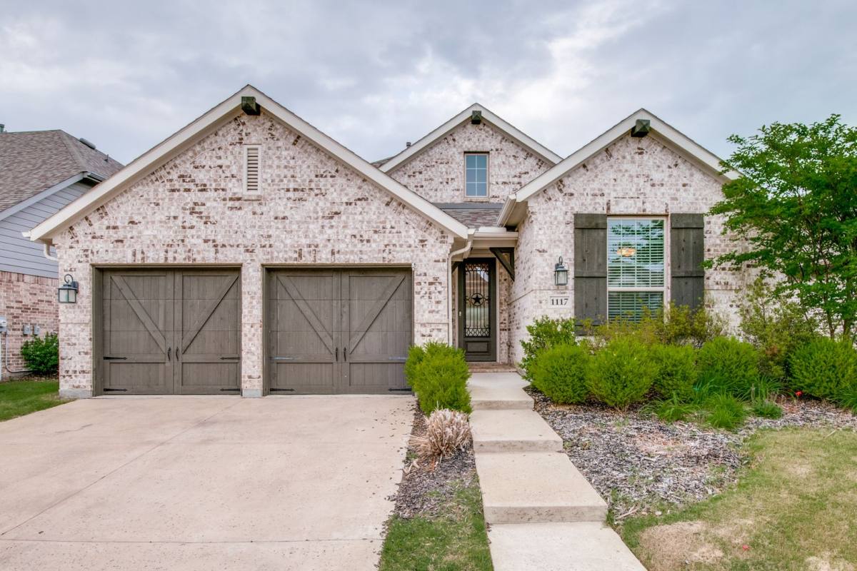 House for rent at 1117 9th St, Argyle, TX 76226