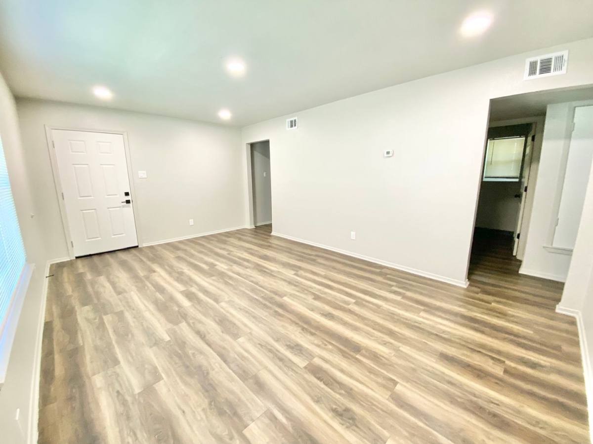House for rent at 117 E Sanford St, Arlington, TX 76011
