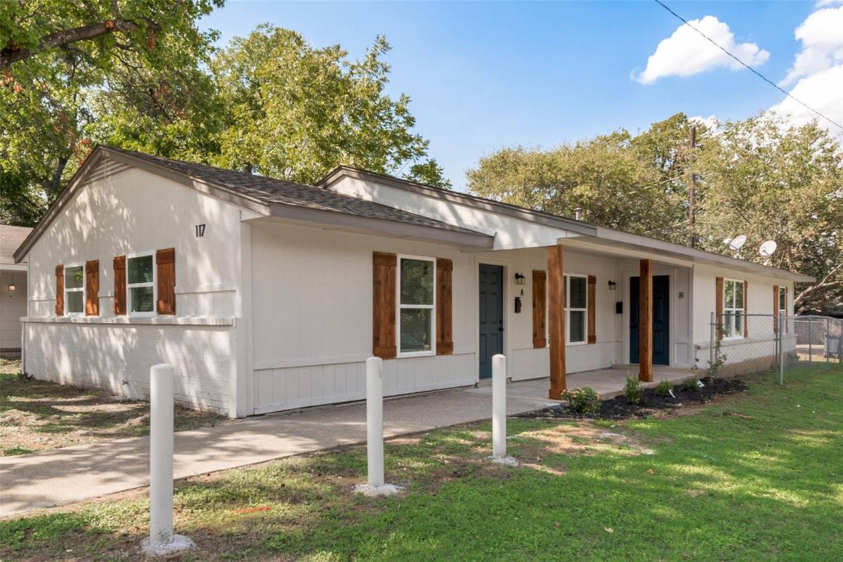 House for rent at 117 E Sanford St, Arlington, TX 76011