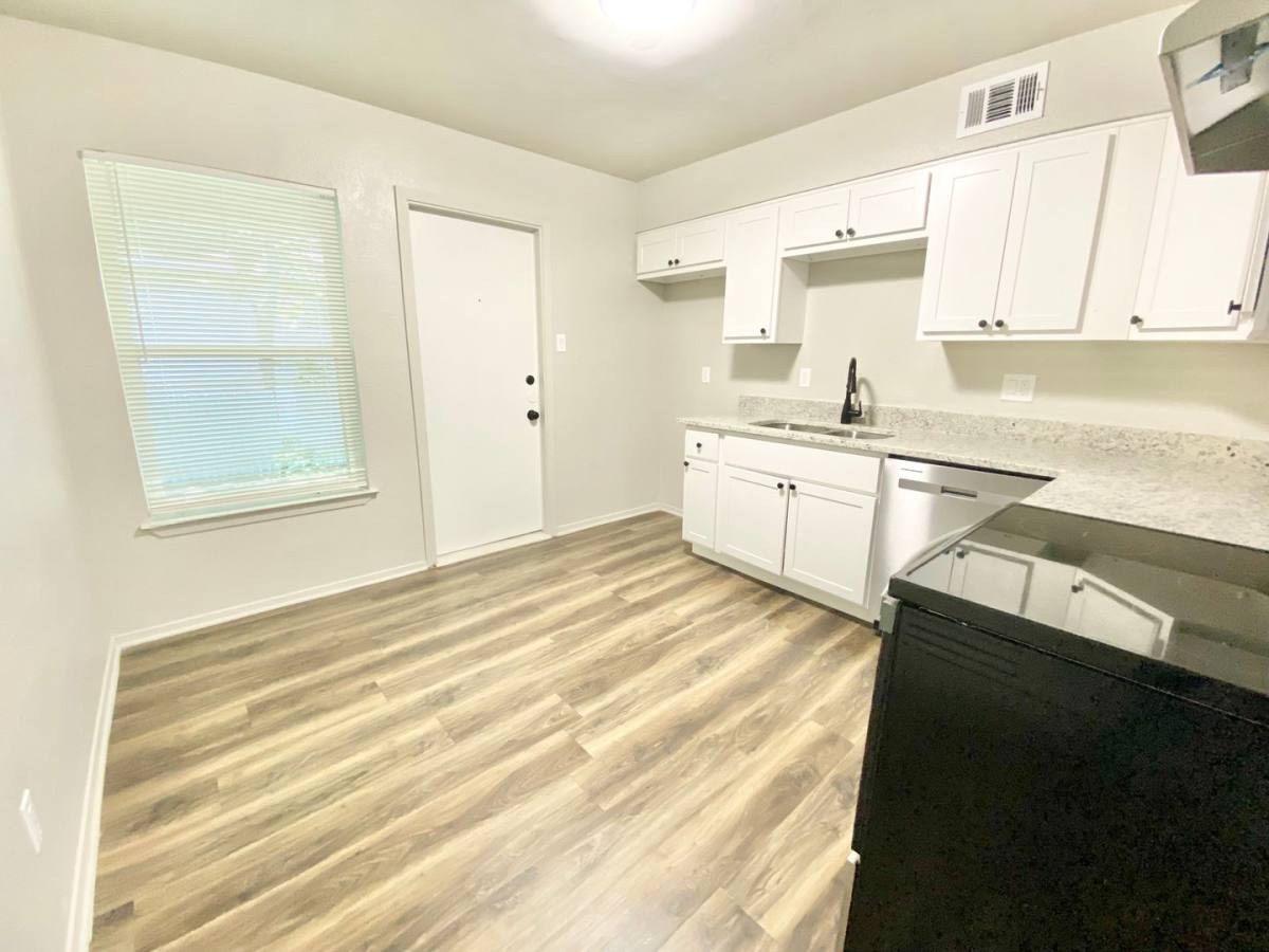 House for rent at 117 E Sanford St, Arlington, TX 76011