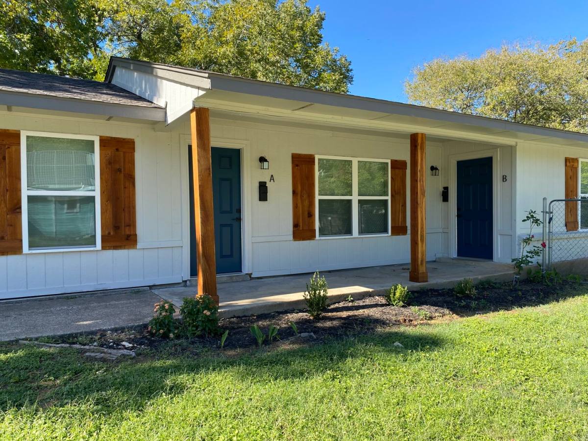 House for rent at 117 E Sanford St, Arlington, TX 76011