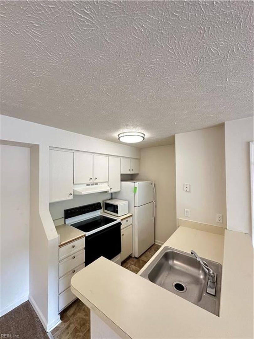 Condo for rent at 39 Cape Dorey Dr, Hampton, VA 23666