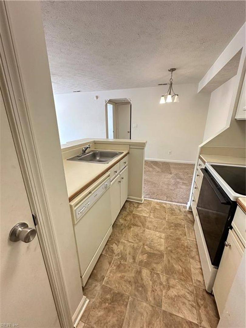 Condo for rent at 39 Cape Dorey Dr, Hampton, VA 23666