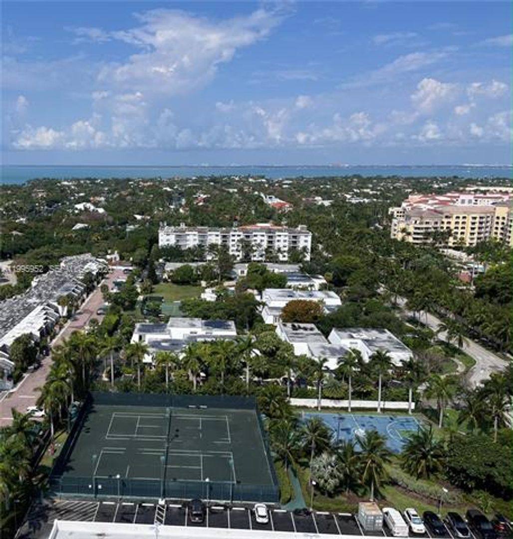 Apartment for rent at 881 Ocean Dr, Key Biscayne, FL 33149