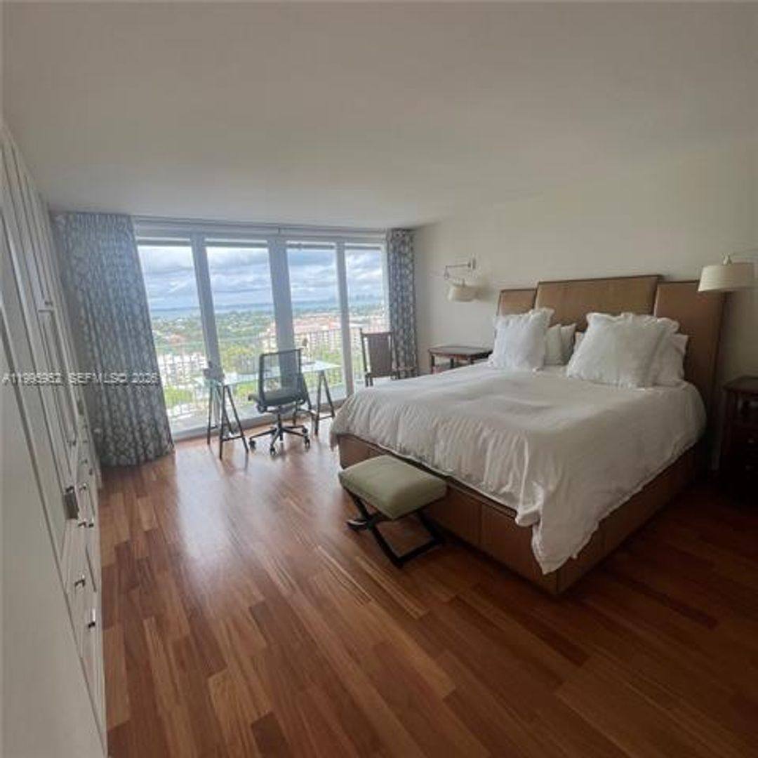 Apartment for rent at 881 Ocean Dr, Key Biscayne, FL 33149