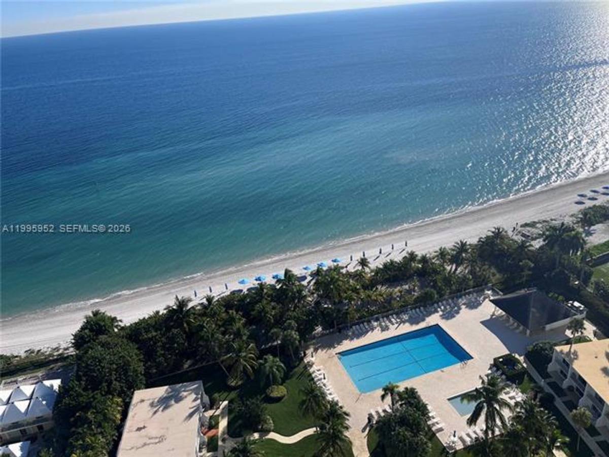 Apartment for rent at 881 Ocean Dr, Key Biscayne, FL 33149
