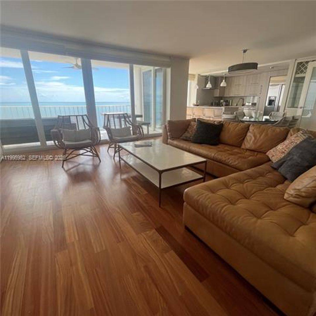 Apartment for rent at 881 Ocean Dr, Key Biscayne, FL 33149