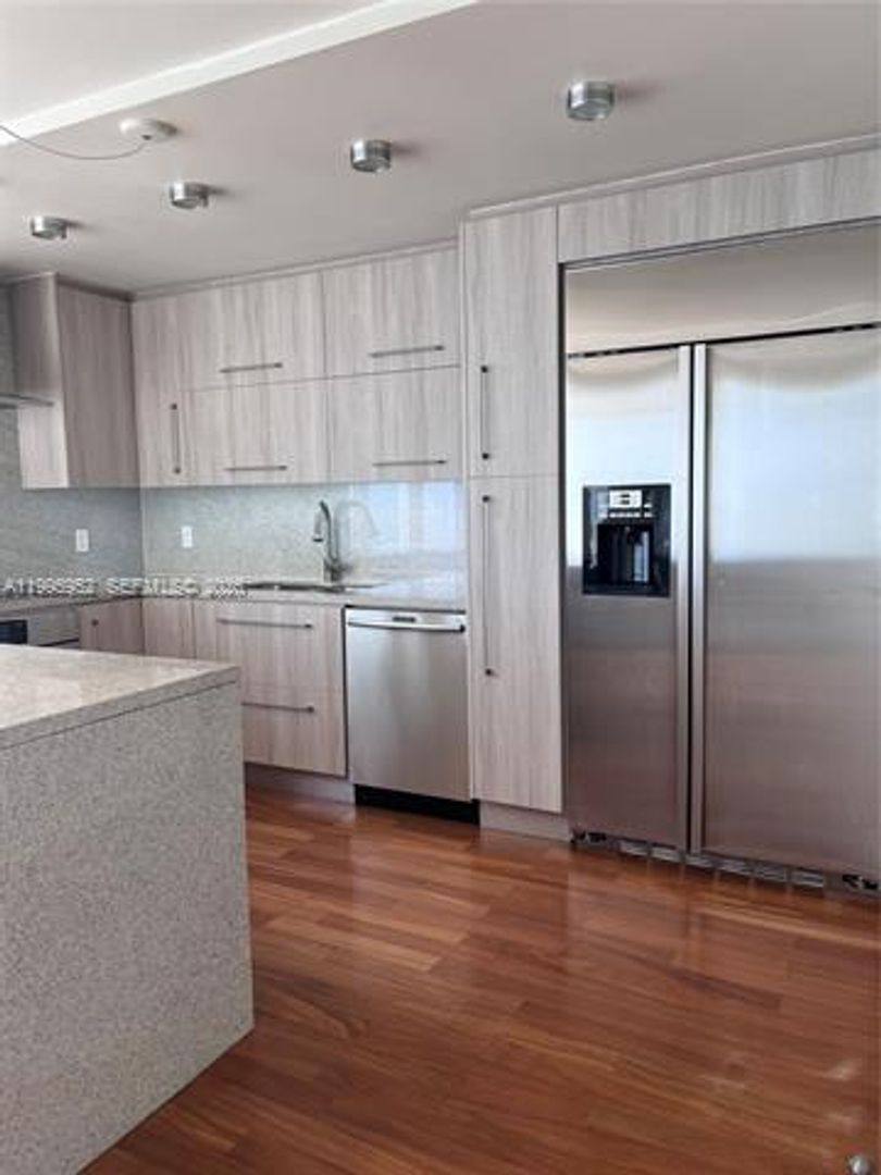 Apartment for rent at 881 Ocean Dr, Key Biscayne, FL 33149